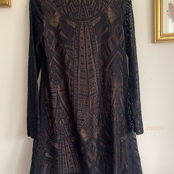 Lace Patterned Long Sleeve Shift Dress - Picture 5 of 5